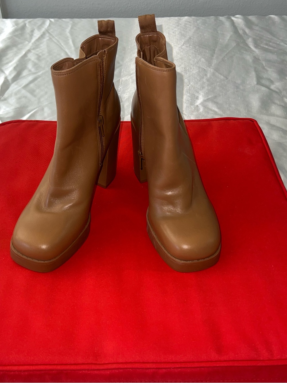 Gianni Bini Women's Brown Platform Ankle Boots - Sleek Zip Closure